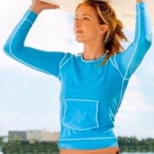 Athleta Gorgeous Blue Swim Rashguard Summer Shade Long Sleeve Top Size Large‎